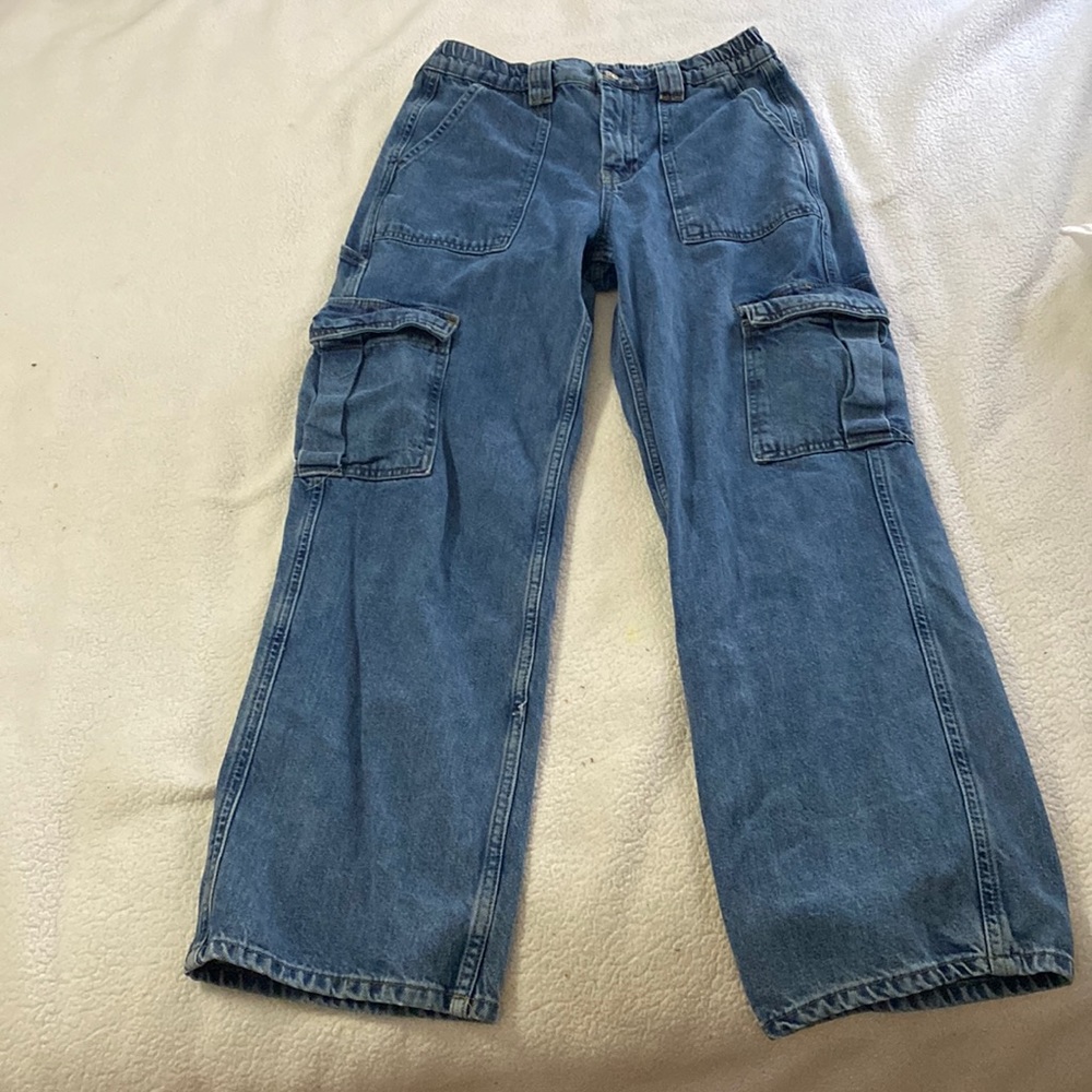Dark blue women’s cargo jeans.